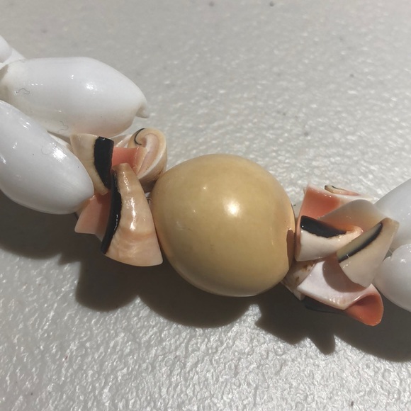NWOT Extra Large Shells &Kukui Nuts Necklace - Picture 2 of 4